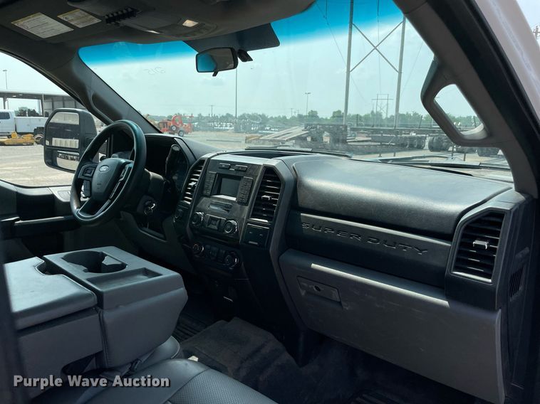 image for item DM0255 2018 Ford F250 Super Duty  SuperCab utility bed pickup truck