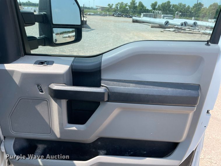 image for item DM0255 2018 Ford F250 Super Duty  SuperCab utility bed pickup truck