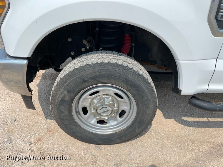 image for item DM0255 2018 Ford F250 Super Duty  SuperCab utility bed pickup truck