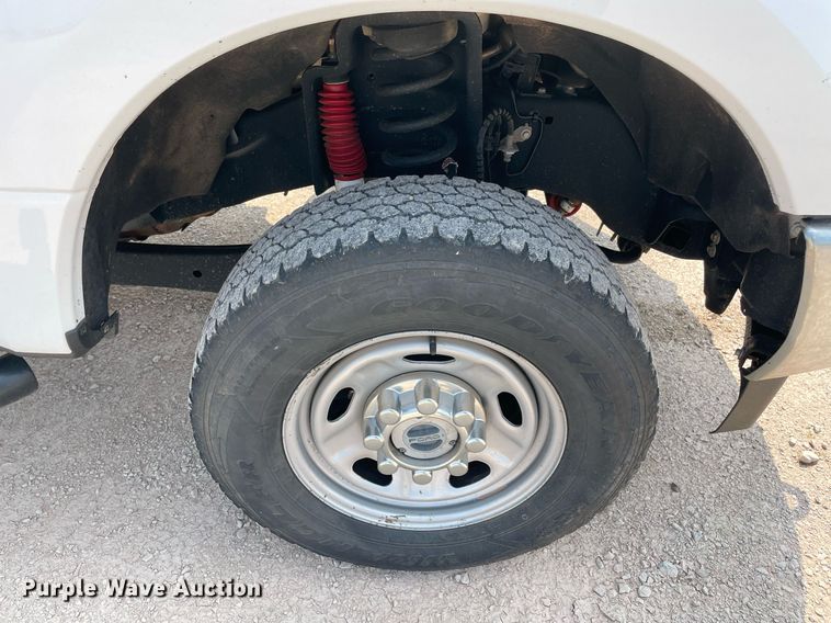 image for item DM0255 2018 Ford F250 Super Duty  SuperCab utility bed pickup truck