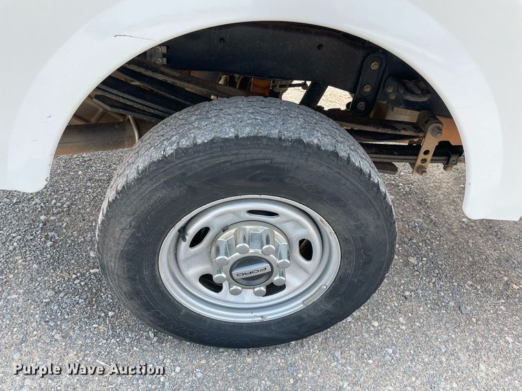 image for item DM0255 2018 Ford F250 Super Duty  SuperCab utility bed pickup truck