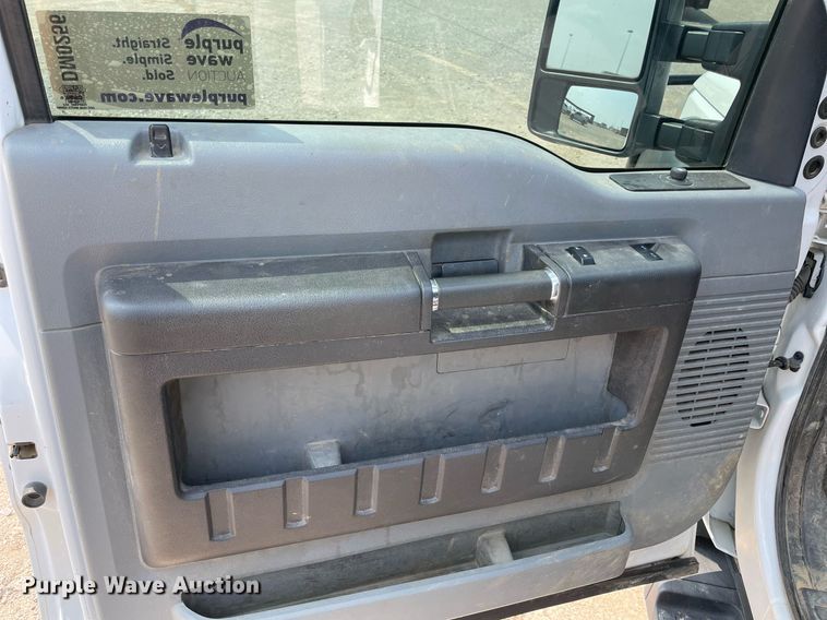 image for item DM0256 2016 Ford F550  SuperCab flatbed truck