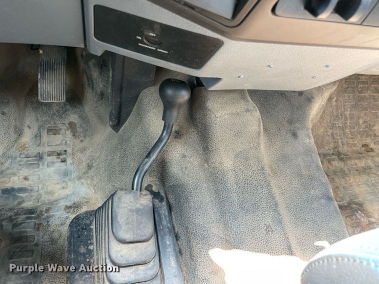 image for item DM0256 2016 Ford F550  SuperCab flatbed truck