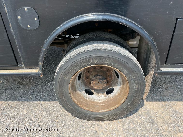 image for item DM0256 2016 Ford F550  SuperCab flatbed truck