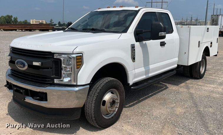 image for item DM0257 2018 Ford F350 Super Duty  SuperCab utility bed pickup truck