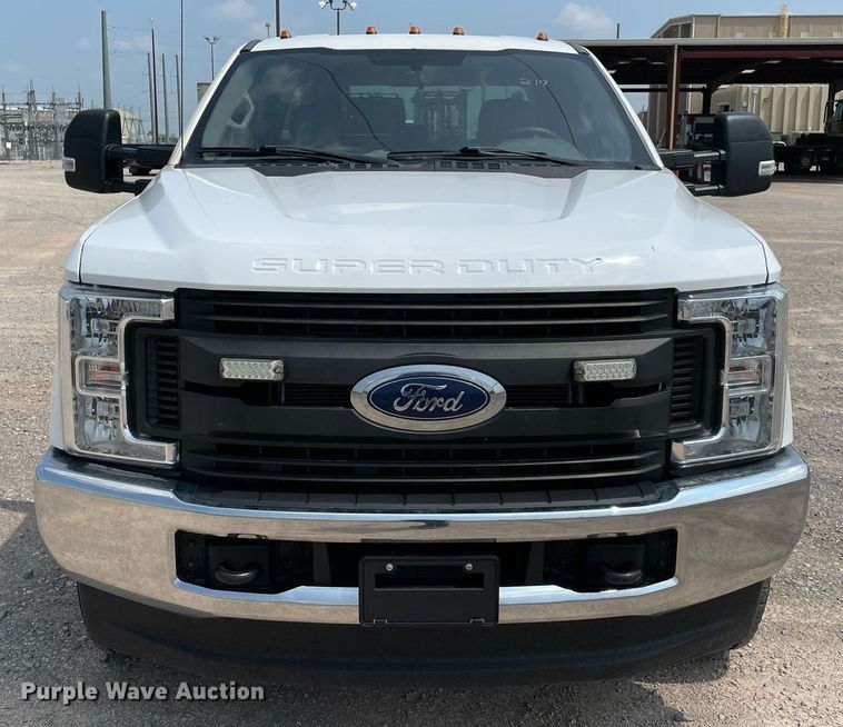 image for item DM0257 2018 Ford F350 Super Duty  SuperCab utility bed pickup truck