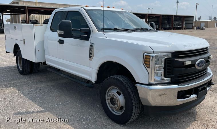 image for item DM0257 2018 Ford F350 Super Duty  SuperCab utility bed pickup truck