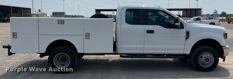 image for item DM0257 2018 Ford F350 Super Duty  SuperCab utility bed pickup truck