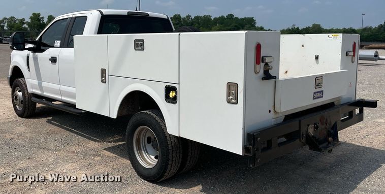 image for item DM0257 2018 Ford F350 Super Duty  SuperCab utility bed pickup truck