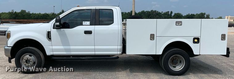 image for item DM0257 2018 Ford F350 Super Duty  SuperCab utility bed pickup truck