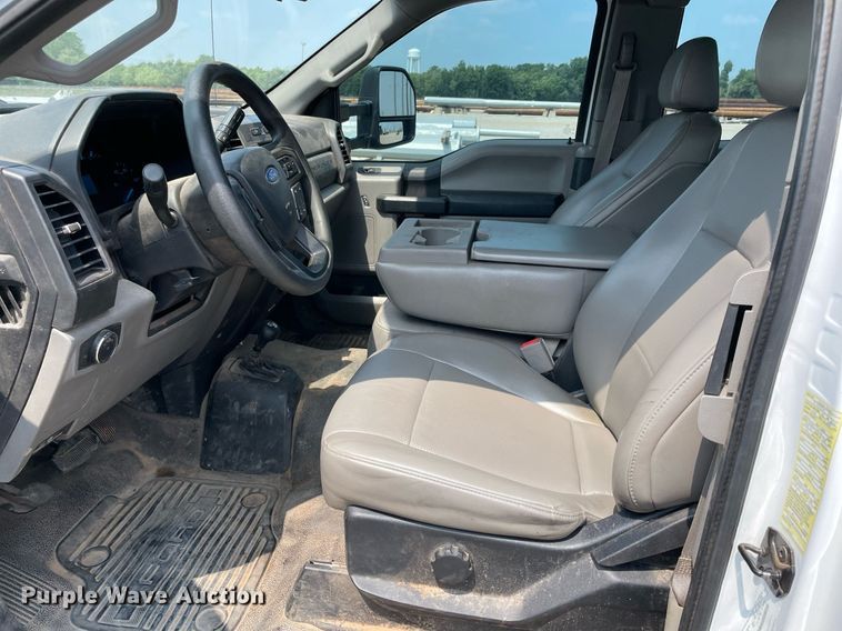 image for item DM0257 2018 Ford F350 Super Duty  SuperCab utility bed pickup truck