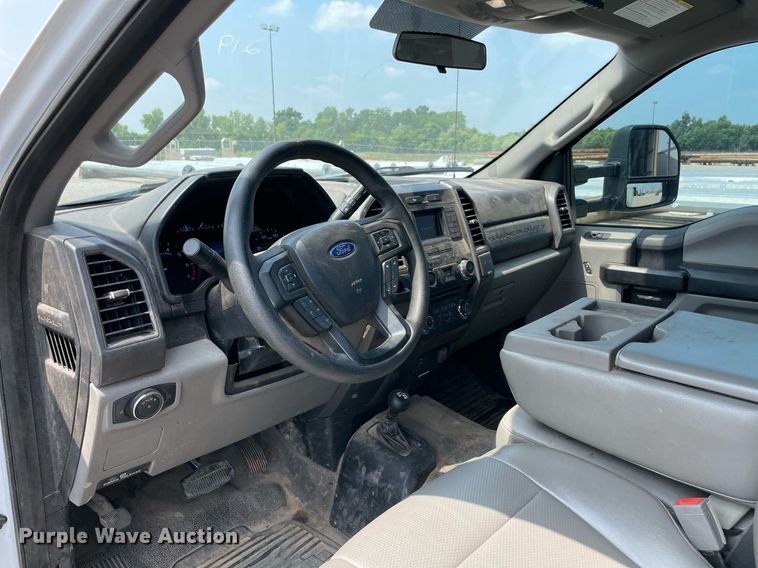 image for item DM0257 2018 Ford F350 Super Duty  SuperCab utility bed pickup truck