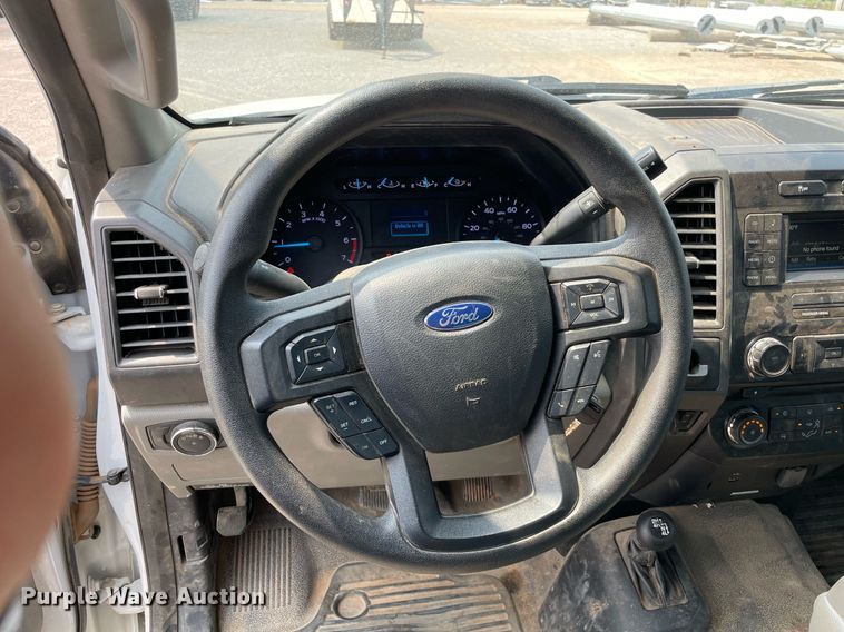 image for item DM0257 2018 Ford F350 Super Duty  SuperCab utility bed pickup truck