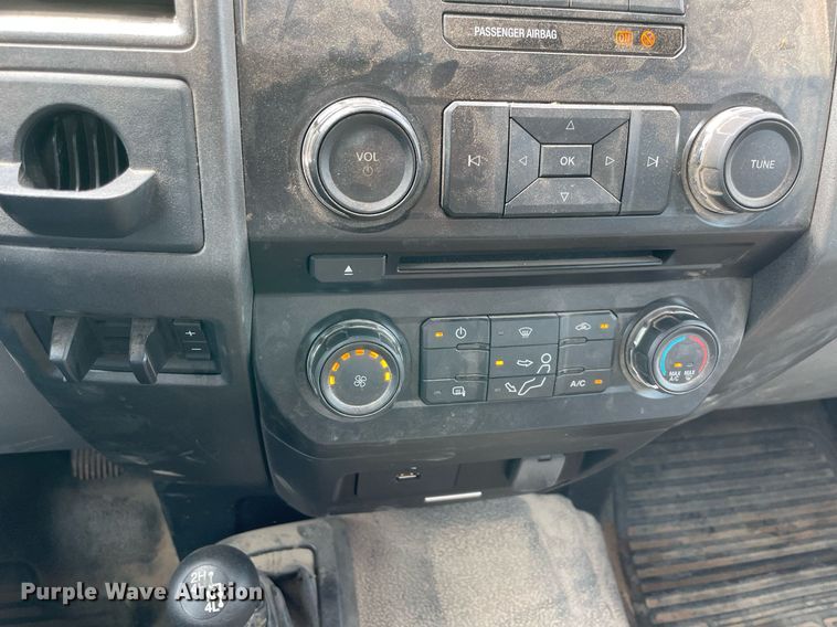 image for item DM0257 2018 Ford F350 Super Duty  SuperCab utility bed pickup truck