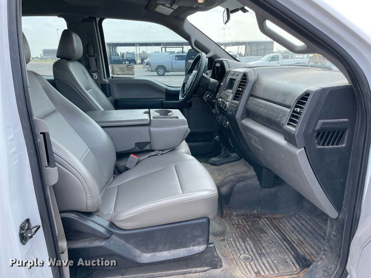 image for item DM0257 2018 Ford F350 Super Duty  SuperCab utility bed pickup truck