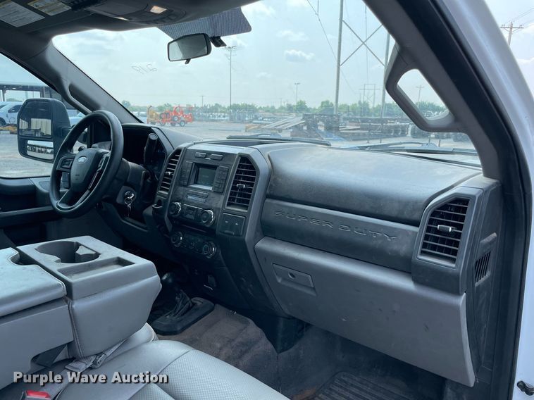 image for item DM0257 2018 Ford F350 Super Duty  SuperCab utility bed pickup truck