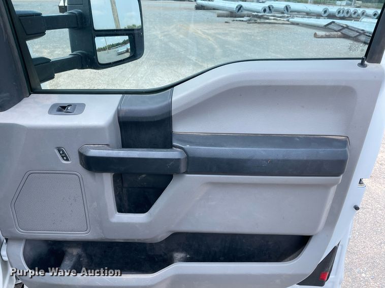 image for item DM0257 2018 Ford F350 Super Duty  SuperCab utility bed pickup truck