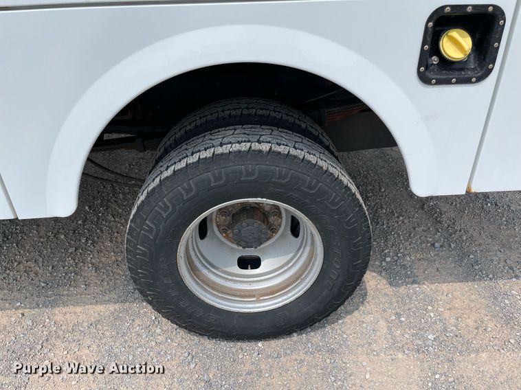 image for item DM0257 2018 Ford F350 Super Duty  SuperCab utility bed pickup truck