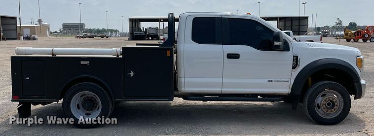 image for item DM0258 2017 Ford F550 Super Duty  SuperCab flatbed truck