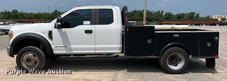 image for item DM0258 2017 Ford F550 Super Duty  SuperCab flatbed truck