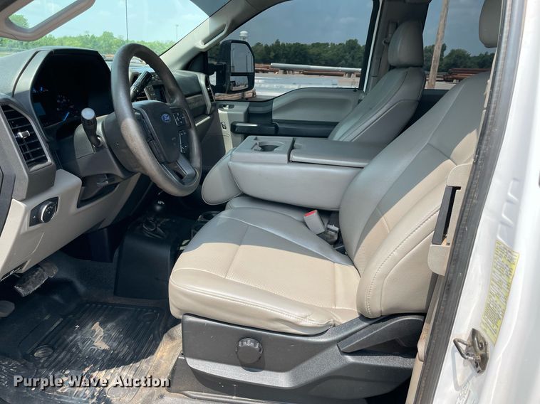 image for item DM0258 2017 Ford F550 Super Duty  SuperCab flatbed truck