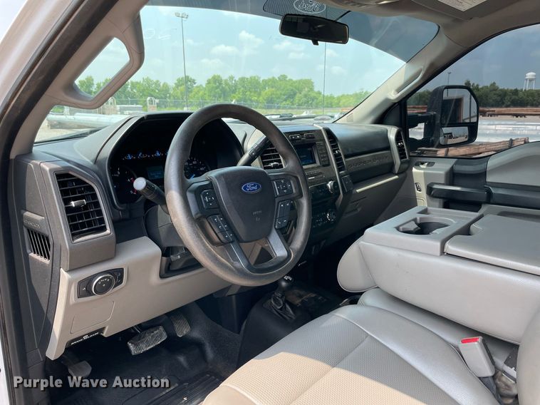 image for item DM0258 2017 Ford F550 Super Duty  SuperCab flatbed truck