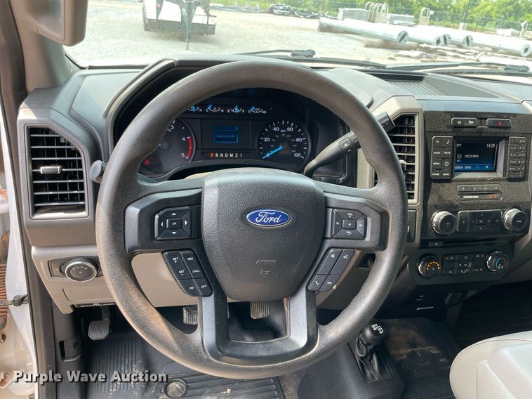 image for item DM0258 2017 Ford F550 Super Duty  SuperCab flatbed truck