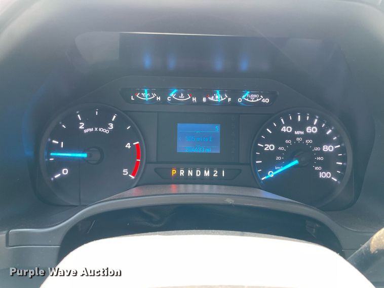 image for item DM0258 2017 Ford F550 Super Duty  SuperCab flatbed truck