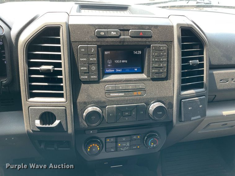 image for item DM0258 2017 Ford F550 Super Duty  SuperCab flatbed truck