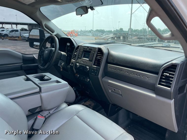 image for item DM0258 2017 Ford F550 Super Duty  SuperCab flatbed truck