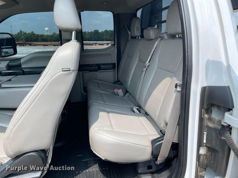 image for item DM0258 2017 Ford F550 Super Duty  SuperCab flatbed truck