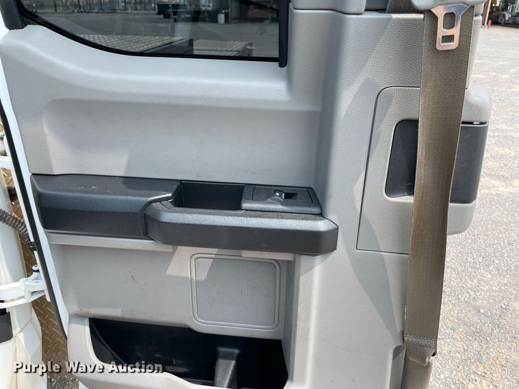 image for item DM0258 2017 Ford F550 Super Duty  SuperCab flatbed truck