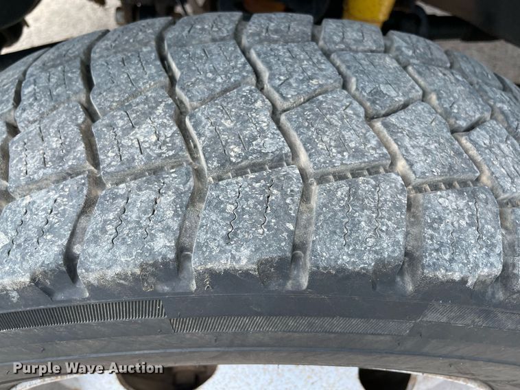 image for item DM0258 2017 Ford F550 Super Duty  SuperCab flatbed truck