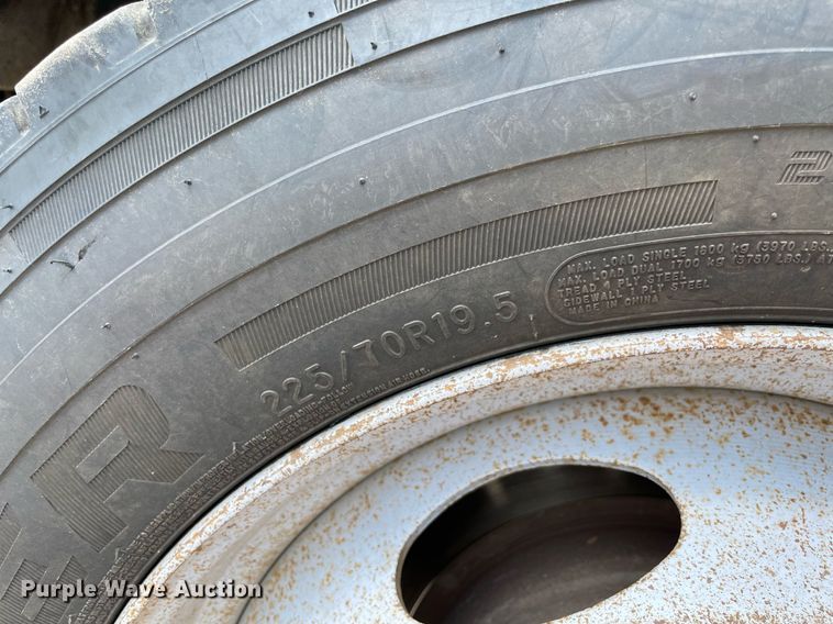 image for item DM0258 2017 Ford F550 Super Duty  SuperCab flatbed truck