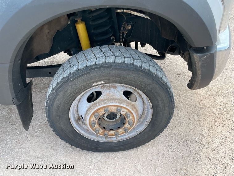 image for item DM0258 2017 Ford F550 Super Duty  SuperCab flatbed truck