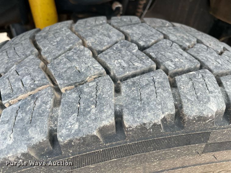 image for item DM0258 2017 Ford F550 Super Duty  SuperCab flatbed truck