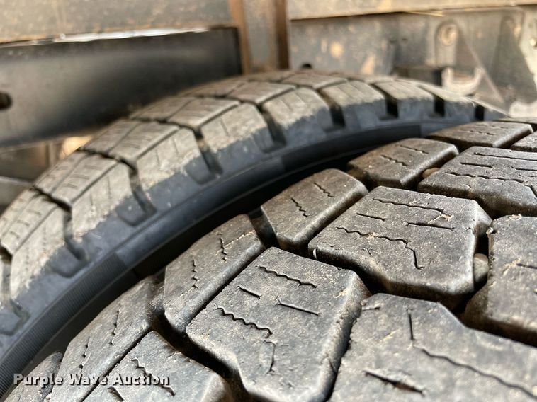 image for item DM0258 2017 Ford F550 Super Duty  SuperCab flatbed truck