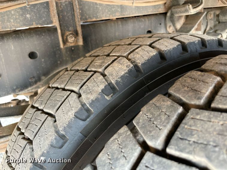 image for item DM0258 2017 Ford F550 Super Duty  SuperCab flatbed truck