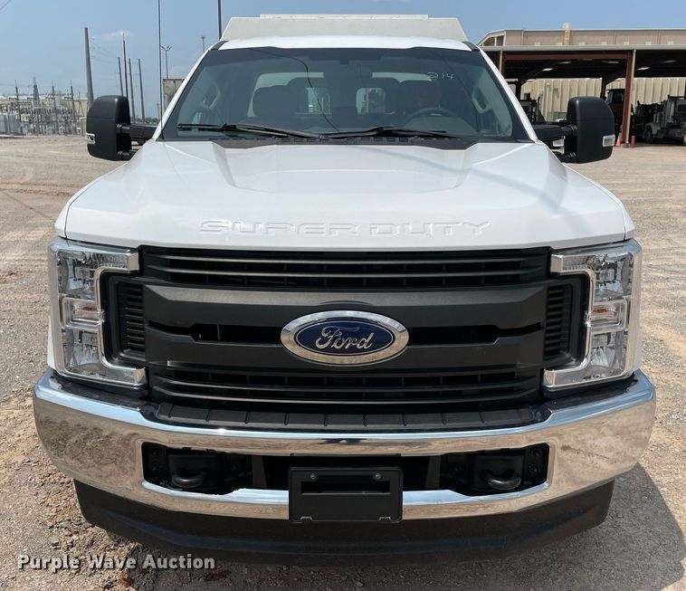 image for item DM0260 2018 Ford F250 Super Duty  SuperCab utility bed pickup truck