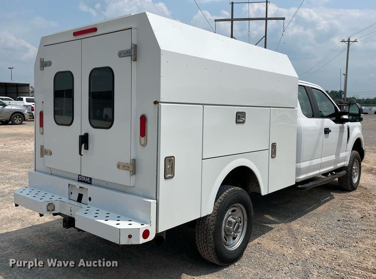 image for item DM0260 2018 Ford F250 Super Duty  SuperCab utility bed pickup truck