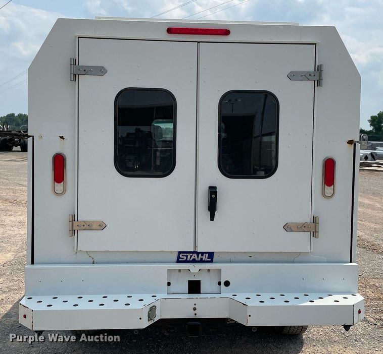 image for item DM0260 2018 Ford F250 Super Duty  SuperCab utility bed pickup truck