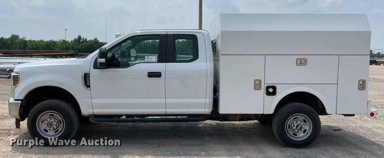 image for item DM0260 2018 Ford F250 Super Duty  SuperCab utility bed pickup truck