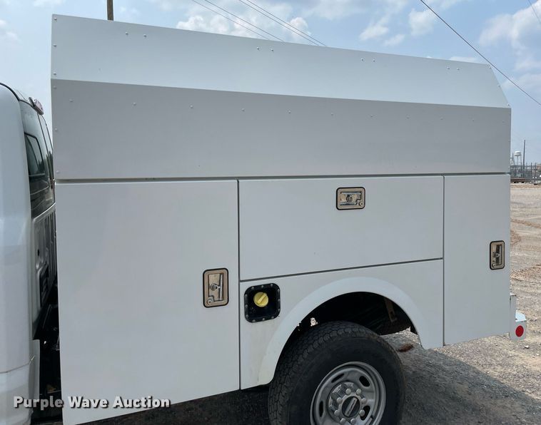 image for item DM0260 2018 Ford F250 Super Duty  SuperCab utility bed pickup truck