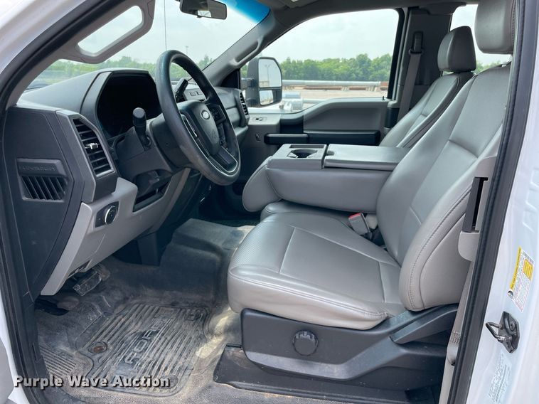 image for item DM0260 2018 Ford F250 Super Duty  SuperCab utility bed pickup truck