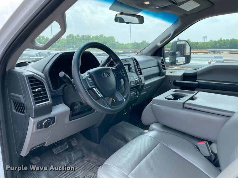 image for item DM0260 2018 Ford F250 Super Duty  SuperCab utility bed pickup truck