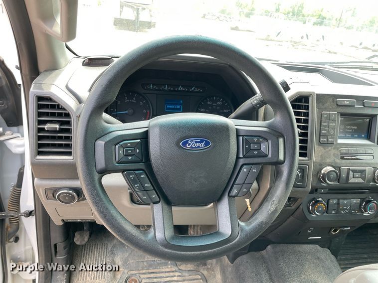 image for item DM0260 2018 Ford F250 Super Duty  SuperCab utility bed pickup truck