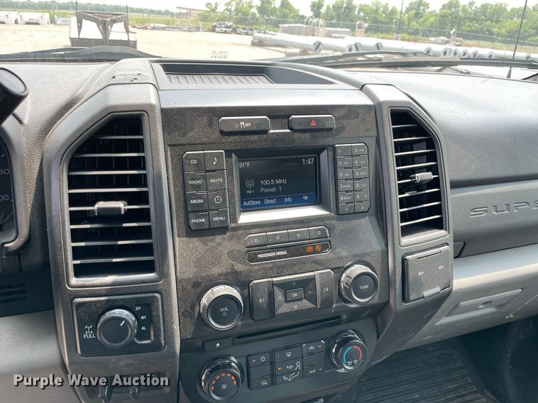 image for item DM0260 2018 Ford F250 Super Duty  SuperCab utility bed pickup truck