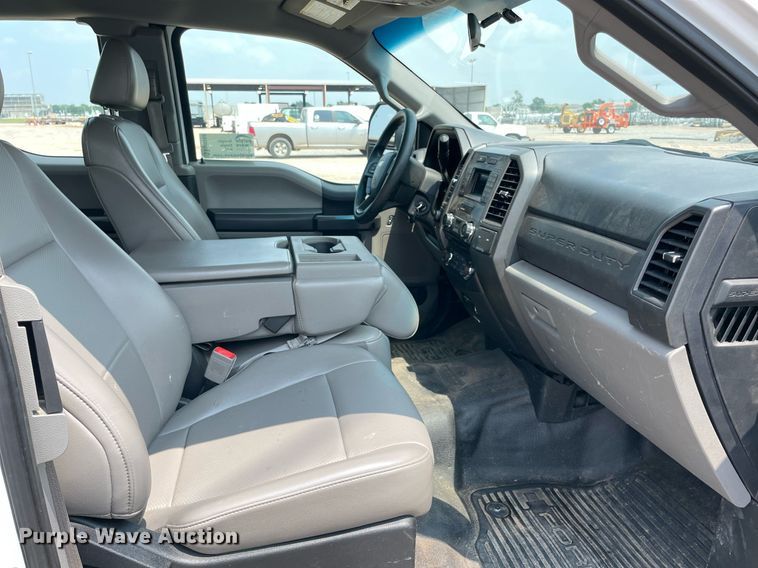 image for item DM0260 2018 Ford F250 Super Duty  SuperCab utility bed pickup truck