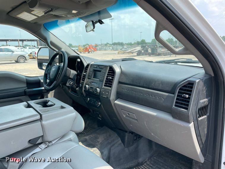 image for item DM0260 2018 Ford F250 Super Duty  SuperCab utility bed pickup truck