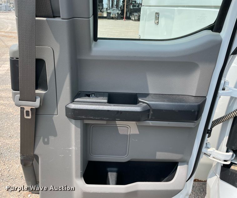 image for item DM0260 2018 Ford F250 Super Duty  SuperCab utility bed pickup truck